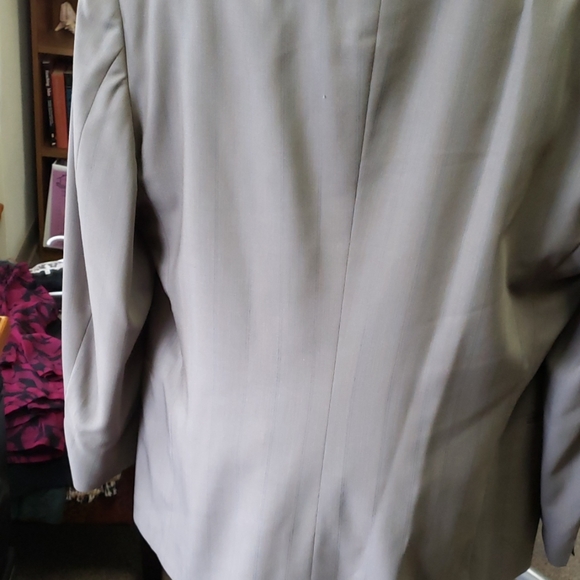 Suit - Picture 3 of 6